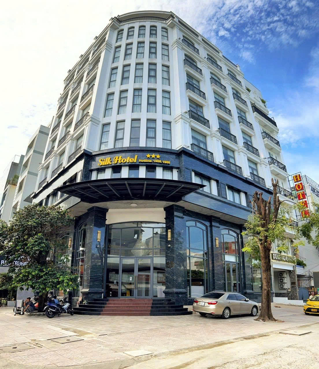 Mặt tiền Silk Hotel
